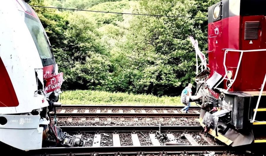 Wczoraj w Słowacji doszło do zderzenia pociągu pasażerskiego z lokomotywą Wczoraj w Słowacji doszło do zderzenia pociągu pasażerskiego z lokomotywą