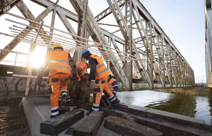 Sarinż wykona prace inżynieryjne na linii 25 pod Sandomierzem