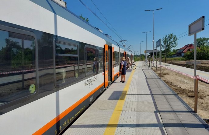 PLK odbudowuje przystanki na linii do Buska