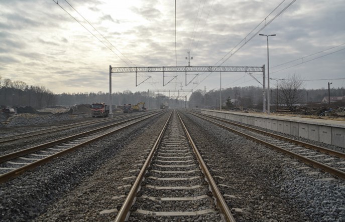 Pociągi wróciły na linię do Lubina. Potrzebna była wymiana 500 metrów sieci trakcyjnej
