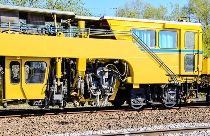 Kolejowe maszyny torowe i pojazdy specjalne – nowy raport ZDG TOR