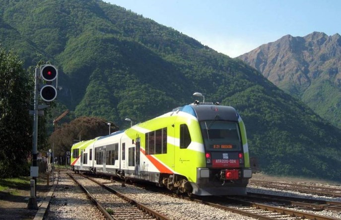 Lombardia sprzedaje dwa ATR220 z Pesy. Cena wyjściowa jest atrakcyjna