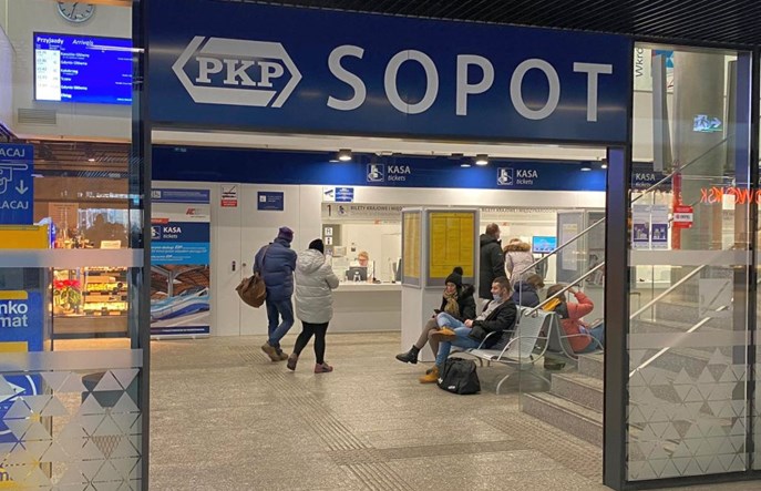 Gdzie kupujemy bilety? Zyskuje Internet, tracą kasy