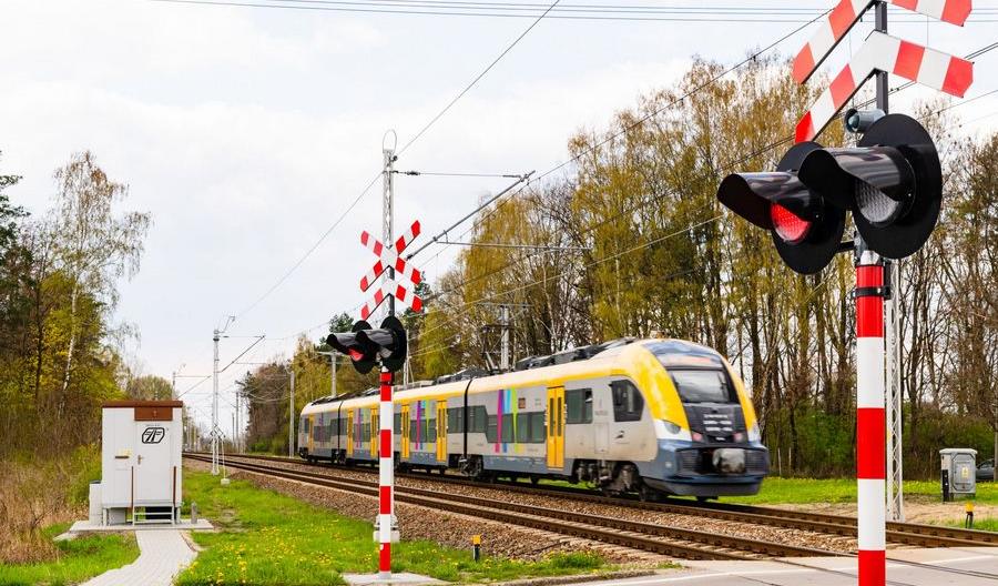 Kombud współpracuje z Yanosikiem. Aplikacja poinformuje o przejeździe kolejowym Kombud współpracuje z Yanosikiem. Aplikacja poinformuje o przejeździe kolejowym