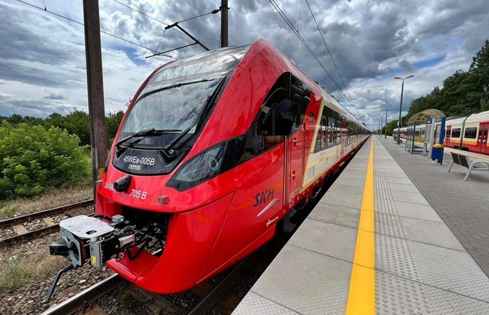 Pięcioczłonowe Impulsy 2 dla SKM Warszawa pasażerów zabiorą nieco później
