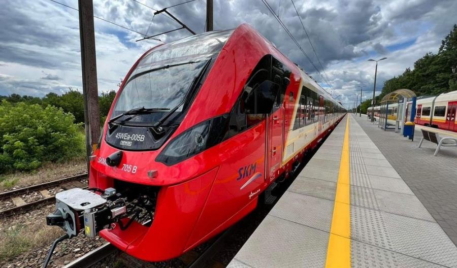 Pięcioczłonowe Impulsy 2 dla SKM Warszawa pasażerów zabiorą nieco później Pięcioczłonowe Impulsy 2 dla SKM Warszawa pasażerów zabiorą nieco później