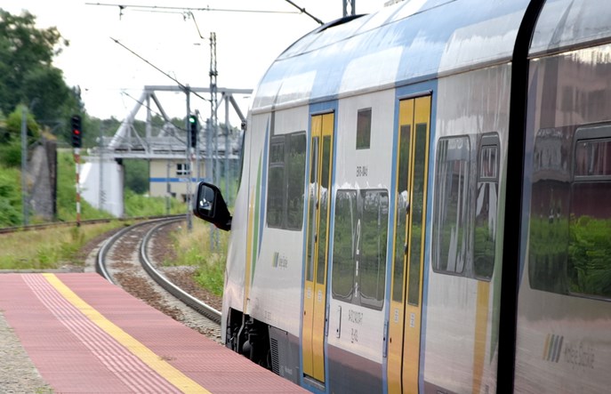 Pociągi dla obywateli Ukrainy. Jakie zasady mają przewoźnicy? [проїзд потягом для українців]