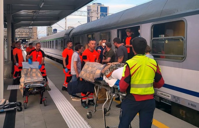Pociąg sanitarny przywiózł rannych żołnierzy ukraińskich do Warszawy Pociąg sanitarny przywiózł rannych żołnierzy ukraińskich do Warszawy