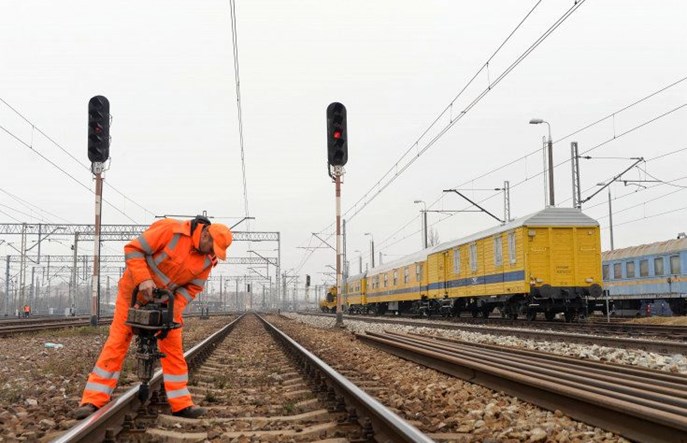 W Polsce jest prawie 100 tysięcy kolejarzy