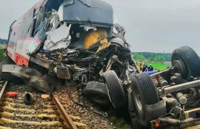 Jest wyrok więzienia za spowodowanie wypadku na przejeździe