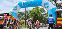 Tour de Pologne. Kolarze przejechali przez… pociąg Przeworskiej Kolei Dojazdowej [zdjęcia, wideo]