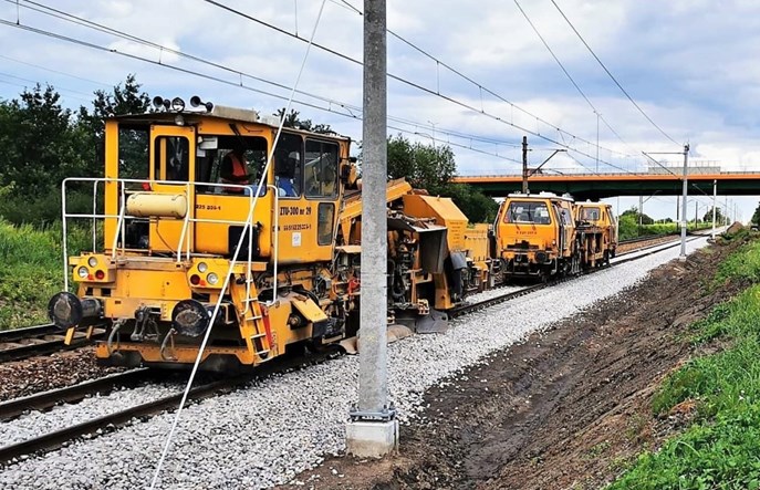 Postępuje remont fragmentu linii 26 od Radomia w kierunku Dęblina