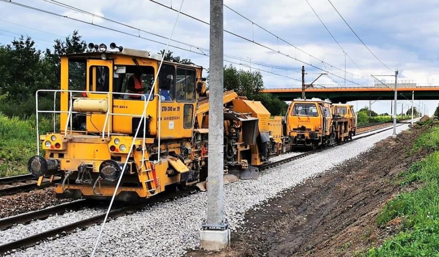 Postępuje remont fragmentu linii 26 od Radomia w kierunku Dęblina Postępuje remont fragmentu linii 26 od Radomia w kierunku Dęblina