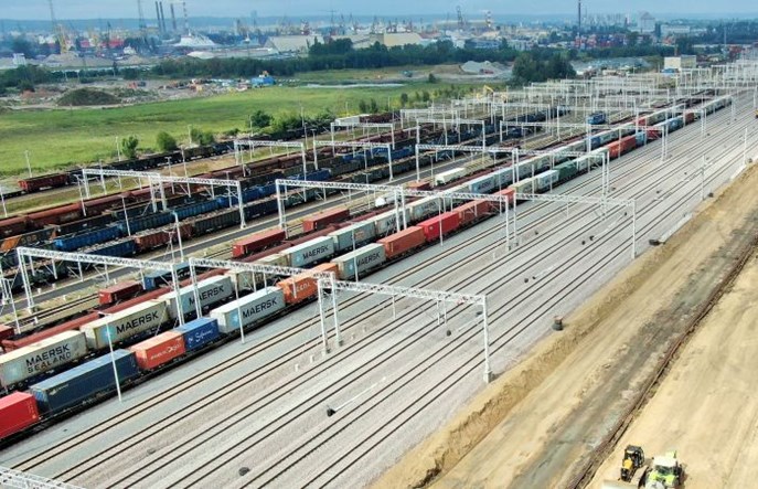 Kolej przewozi coraz więcej towarów, ale... coraz wolniej