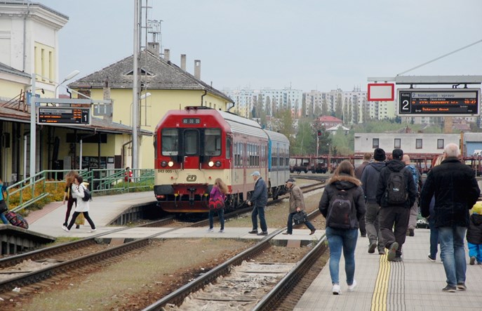 Czesi chcą lepiej informować pasażerów, dlaczego pociąg się spóźnia