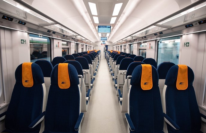 60 nowych wagonów z FPS już w PKP IC