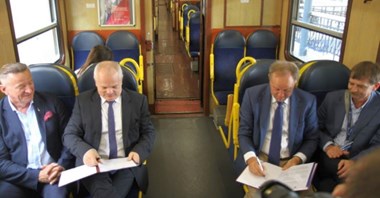 Newag podpisał umowę na nowe pociągi dla Pomorza. W ciekawym miejscu