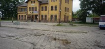 Końskie: Kładka nad torami zamknięta. „Trzeba będzie wybudować nową” 