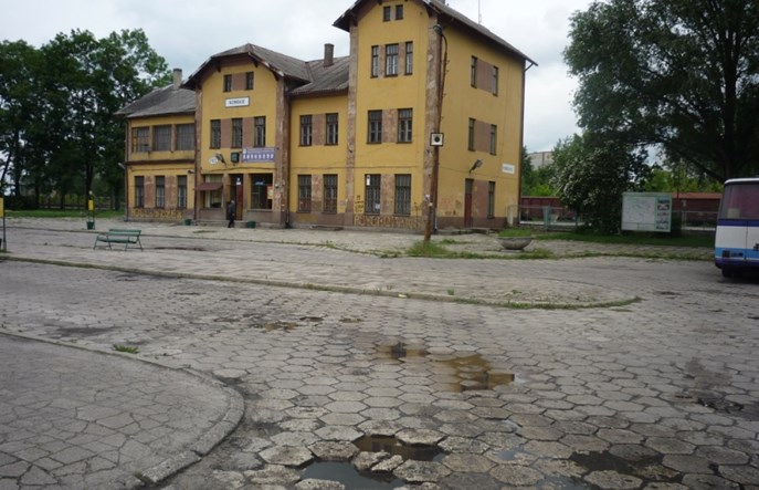 Końskie: Kładka nad torami zamknięta. „Trzeba będzie wybudować nową” 