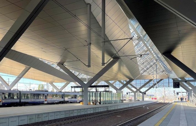 Wykonawca Warszawy Zachodniej naprawił uszkodzoną sieć trakcyjną [aktualizacja]