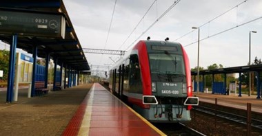 Autobusy zamiast pociągów do Końskich. Czy wstrzymania ruchu można było uniknąć?