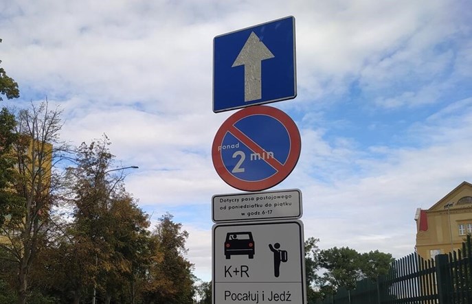 Gdańsk. Powstają strefy Kiss&Ride przy szkołach