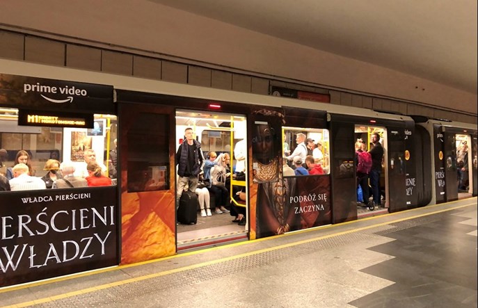 Nietypowa reklama w metrze. ZTM: Niezgodna z wytycznymi
