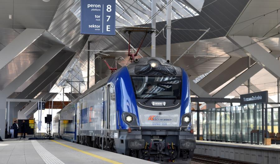 Wakacyjny rekord przewozowy PKP Intercity. 18 milionów pasażerów Wakacyjny rekord przewozowy PKP Intercity. 18 milionów pasażerów