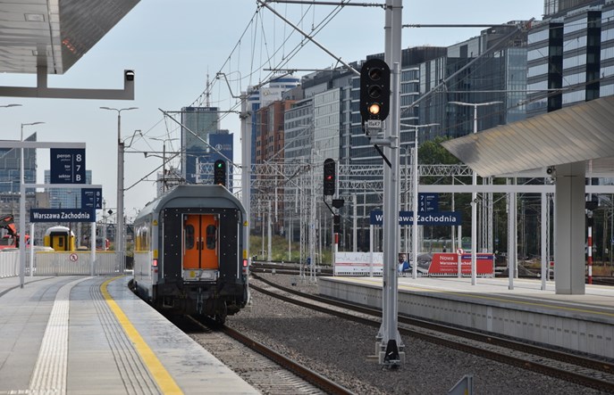 Spore problemy z ruchem pociągów w Warszawie [aktualizacja]