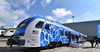 Wodorowa premiera Stadlera. Flirt H2 dla San Bernardino na Innotrans [zdjęcia]