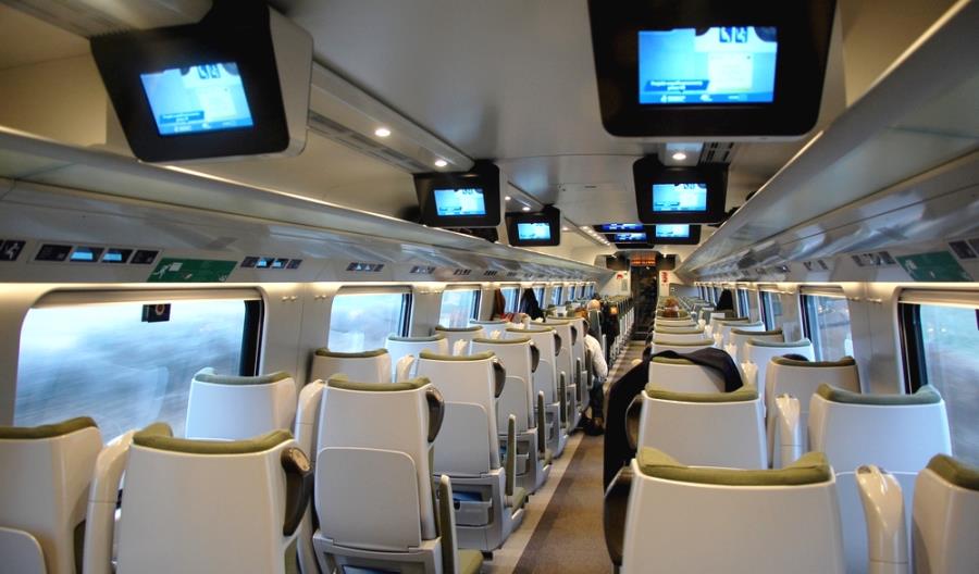 Pendolino zwalnia z 200 do 20 km/h na CMK. Dlaczego? Pendolino zwalnia z 200 do 20 km/h na CMK. Dlaczego?