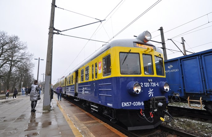 Ostrołęka dostanie szybkie kolejowe połączenie z Warszawą. Ale tylko w weekendy