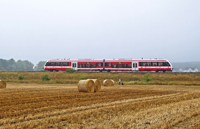 Świetny sierpień dla kolei, ale tylko pasażerskiej