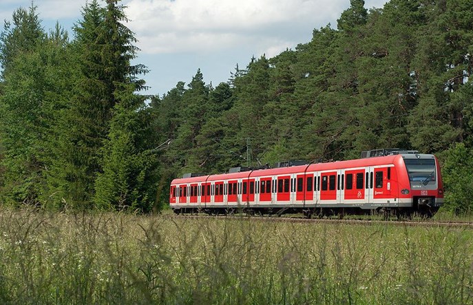Niemcy zamieniają. Koniec obowiązku maseczek w samolotach, początek w pociągach