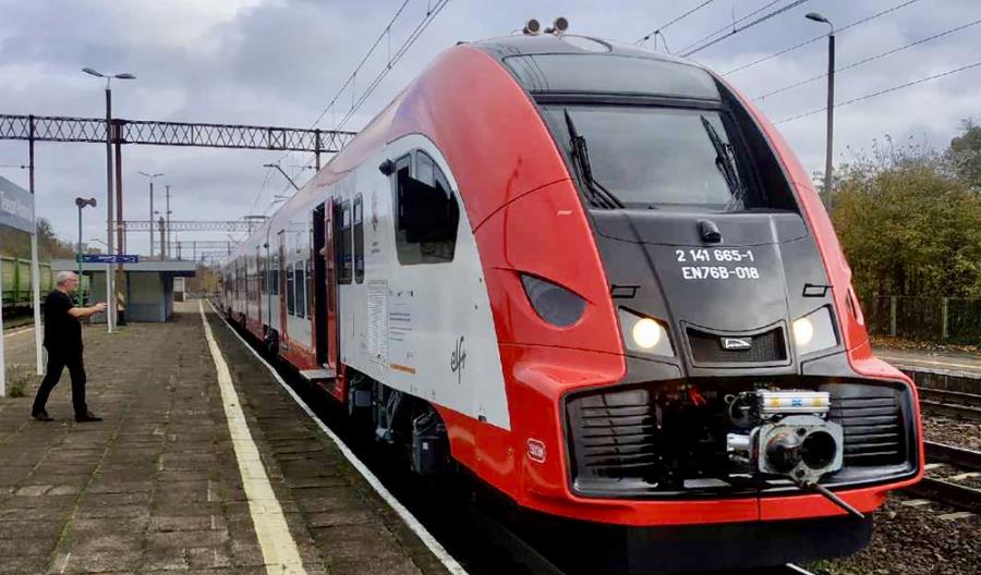 Nowe kujawsko-pomorskie Elfy 2 gotowe. Miała je dostać SKM Warszawa Nowe kujawsko-pomorskie Elfy 2 gotowe. Miała je dostać SKM Warszawa