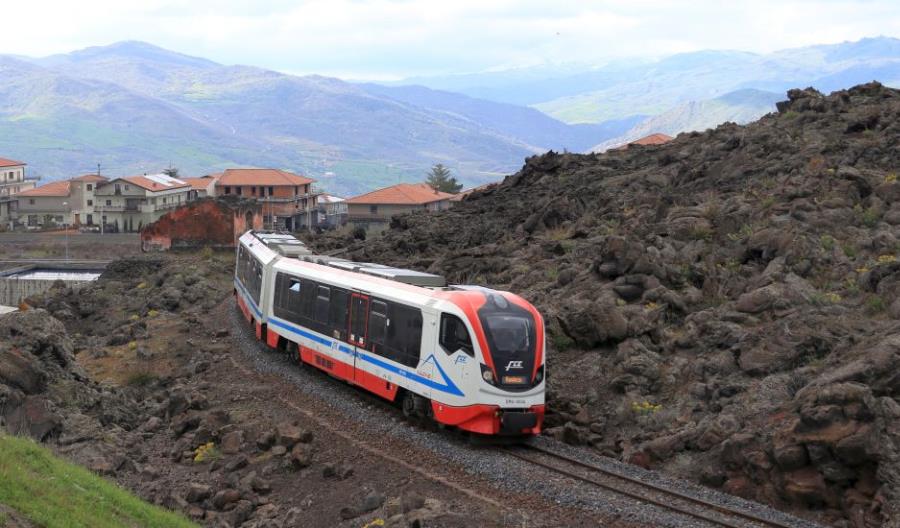 CAF będzie utrzymywał polskie pociągi Newag Vulcano na Sycylii