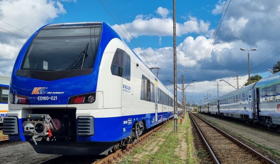 Nowe Flirty PKP Intercity wyjeżdżają na tory Nowe Flirty PKP Intercity wyjeżdżają na tory