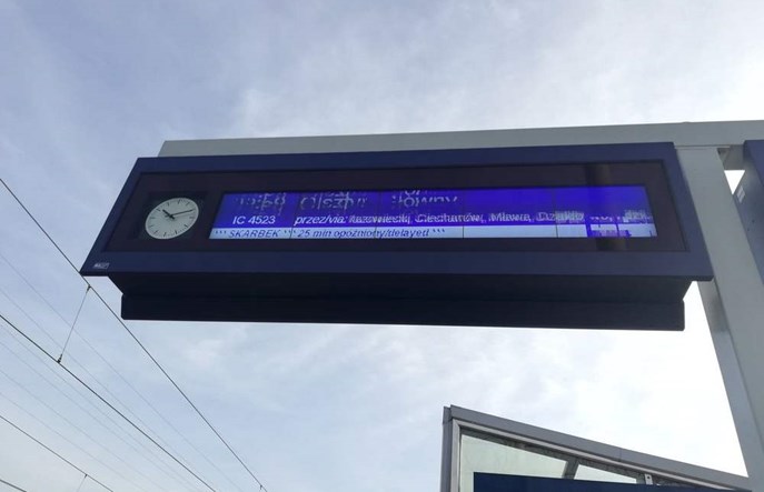 Informacja pasażerska na Warszawie Gdańskiej wprowadzała pasażerów w błąd