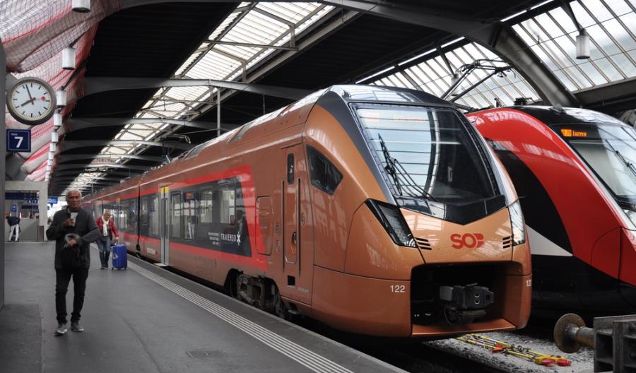 České dráhy kupią 60 zespołów trakcyjnych na 200 km/h. Mają być niskopodłogowe České dráhy kupią 60 zespołów trakcyjnych na 200 km/h. Mają być niskopodłogowe