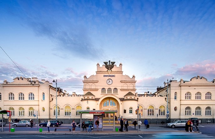 Dobra zmiana dla dworców. Sprzedadzą alkohol pasażerom