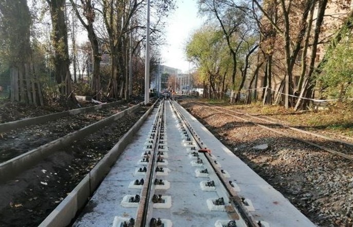 Toruń. Zaawansowane prace przy remoncie torowiska na Warneńczyka