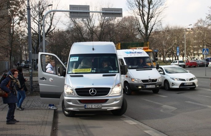 Łódzkie: Pandemia nie odcięła małych miejscowości od transportu