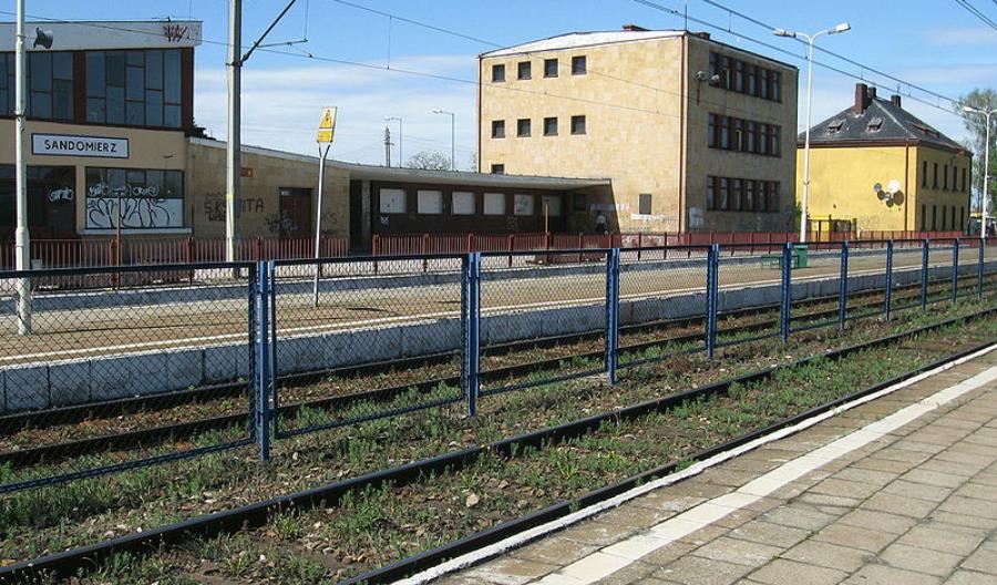 Ani pociągów PKP IC, ani autobusów zastępczych. Sandomierz kolejnym odciętym miastem Ani pociągów PKP IC, ani autobusów zastępczych. Sandomierz kolejnym odciętym miastem