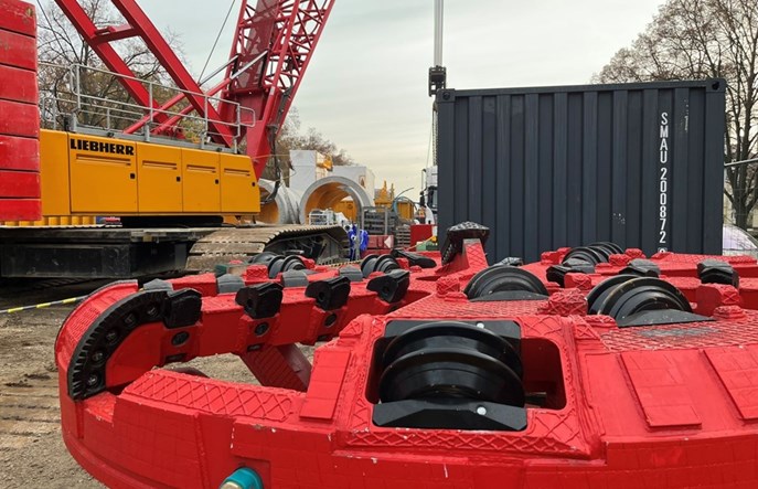 Warszawa: Tarcza Jolanta pod tramwajem na Gagarina