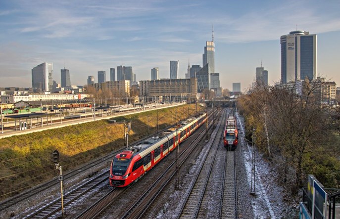 Duże utrudnienia w Warszawie, pasażerowie skarżą się na tłok i brak informacji