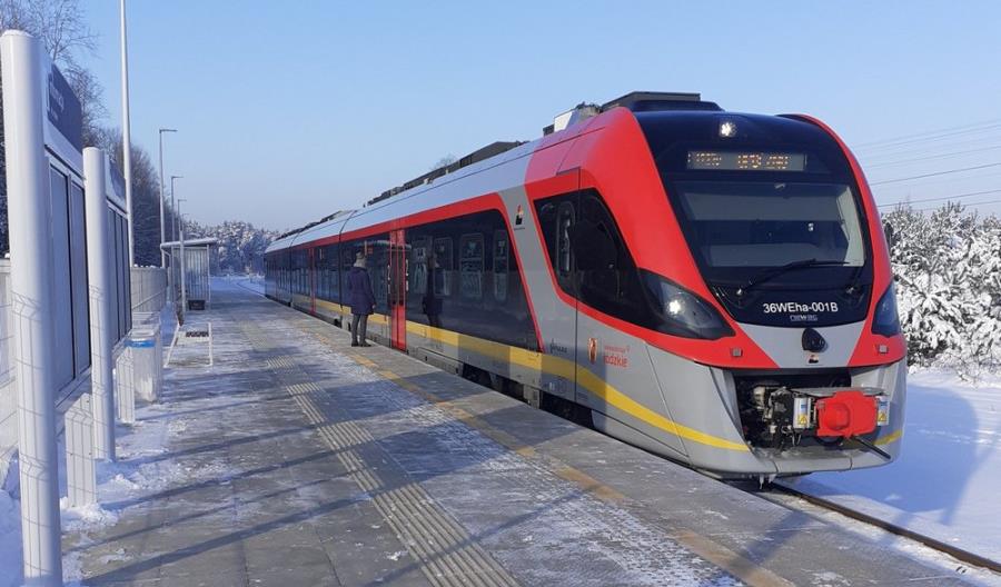 Przystanek Tomaszówek przyjmuje pociągi z Opoczna do Tomaszowa Przystanek Tomaszówek przyjmuje pociągi z Opoczna do Tomaszowa