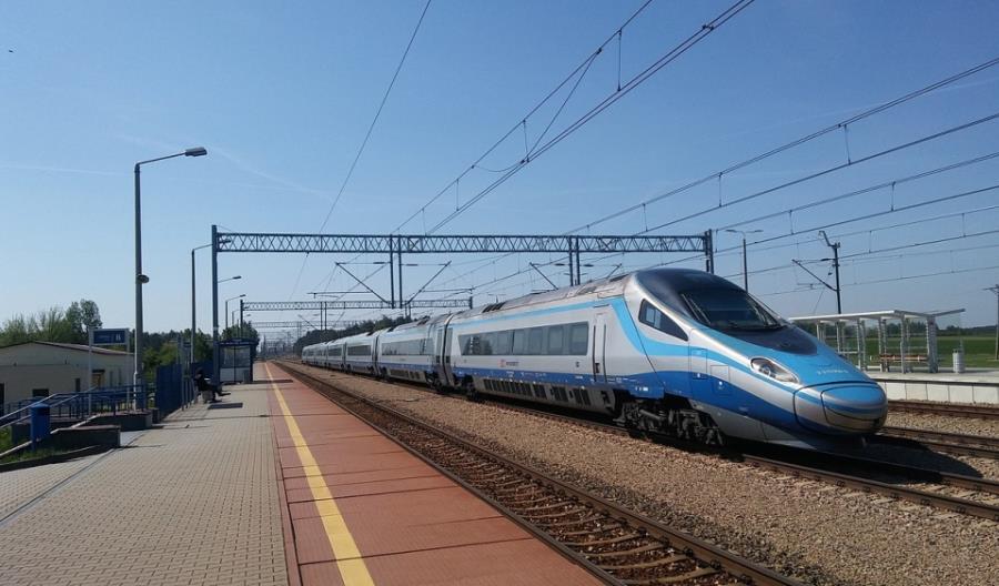 Pociągi dalekobieżne pojadą po nowej łącznicy we Włoszczowie... jeszcze w tej dekadzie Pociągi dalekobieżne pojadą po nowej łącznicy we Włoszczowie... jeszcze w tej dekadzie