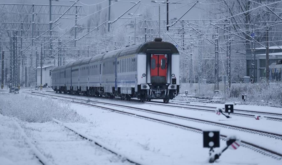 Koniec z oblodzeniem sieci? PKP Energetyka z ABB zaczyna testy prototypowych urządzeń Koniec z oblodzeniem sieci? PKP Energetyka z ABB zaczyna testy prototypowych urządzeń