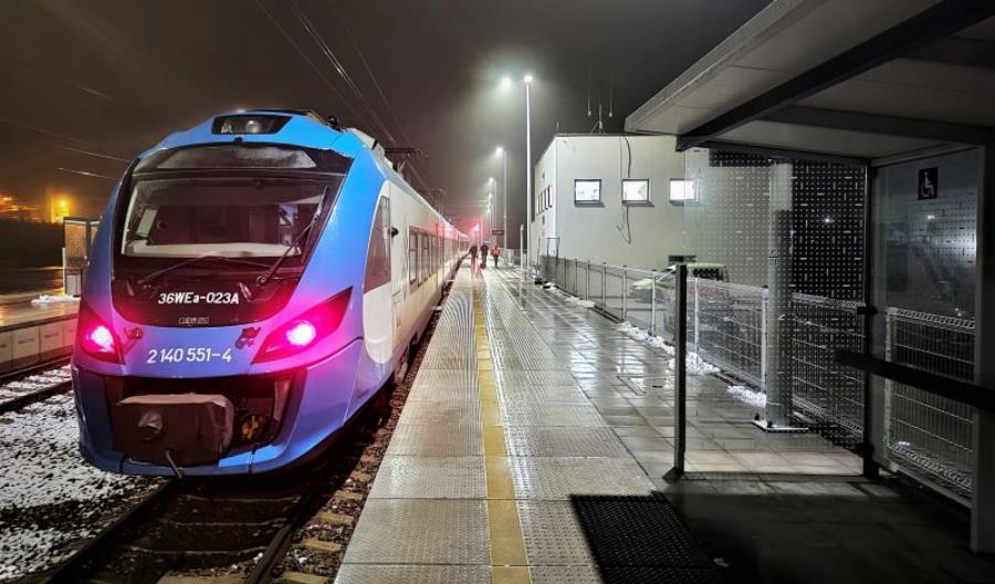 Problematyczne przesiadki na linii do Cieszyna. Pociągi często się spóźniają Problematyczne przesiadki na linii do Cieszyna. Pociągi często się spóźniają