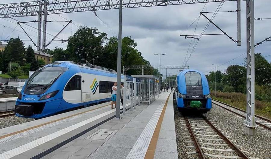 Skoczów: Podróżni zostali na lodzie. Koleje Śląskie przepraszają Skoczów: Podróżni zostali na lodzie. Koleje Śląskie przepraszają